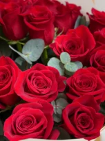 13-red-roses-bouquet-flowers-in-kundu-2.webp